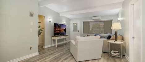 TV connectée, cheminée, baby-foot