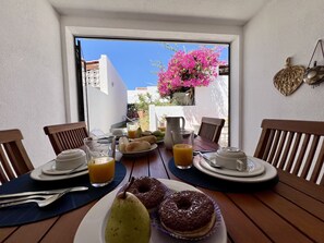 Dining - VILAMOURA SUN BRIGHT WITH POOL by HOMING (Vilamoura)