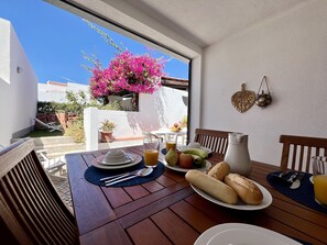 Outdoor dining - VILAMOURA SUN BRIGHT WITH POOL by HOMING (Vilamoura)