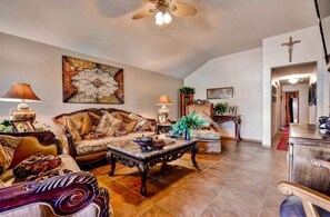Smart TV, fireplace