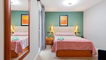 2 habitaciones, cortinas blackout y tabla de planchar con plancha