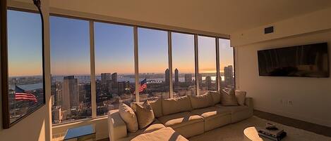 تلفزيون ذكي، مدفأة، شاشة كمبيوتر، طابعة