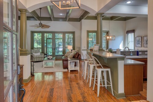 Hampton Hideaway-Quaint Golf Cottage, Newly Renovated