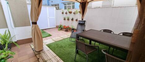 Apartment | Outdoor dining