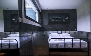 5 bedrooms, iron/ironing board, WiFi, bed sheets