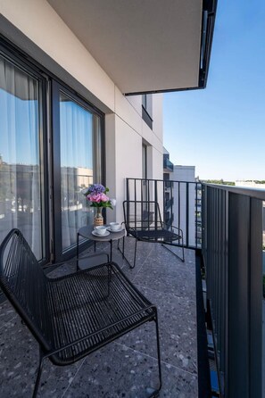 Property grounds - Łódź Pomorska Business Apt - Balcony, Workspace - by Rentujemy (Lódz)