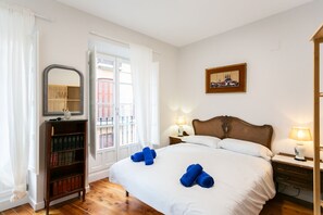2 bedrooms, iron/ironing board, travel cot, free WiFi