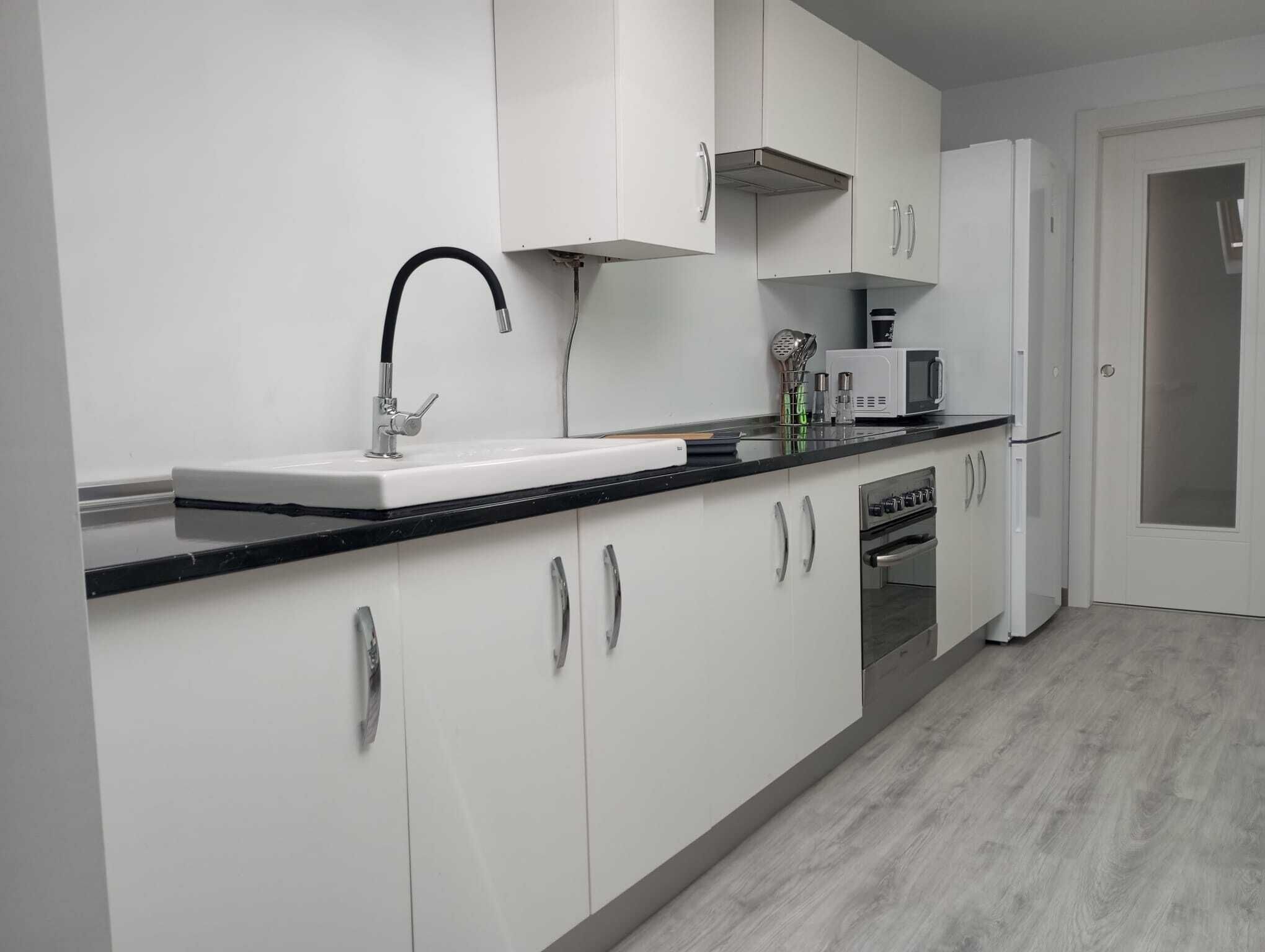 公寓 | 私人廚房 | 電冰箱、微波爐、烤箱、爐台