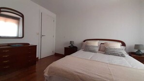 3 عدّة غرف نوم وملاءات أسرّة