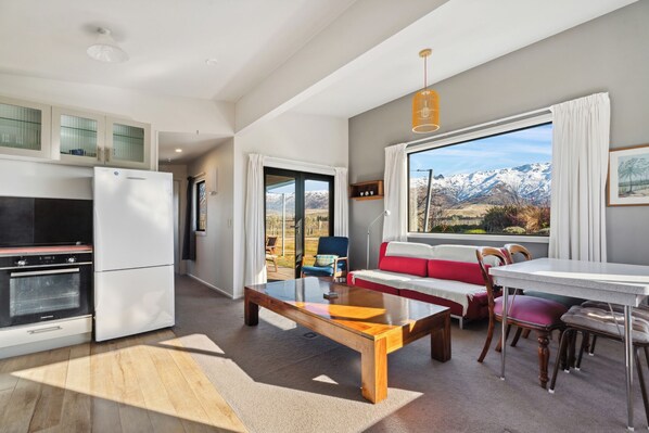 Interior - Olive Cottage - Cromwell Holiday Home (Cromwell)