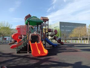 Apartment | Children’s area - Piso con Piscina y Jardin Cerca de la Playa (Vilagarcia de Arousa)