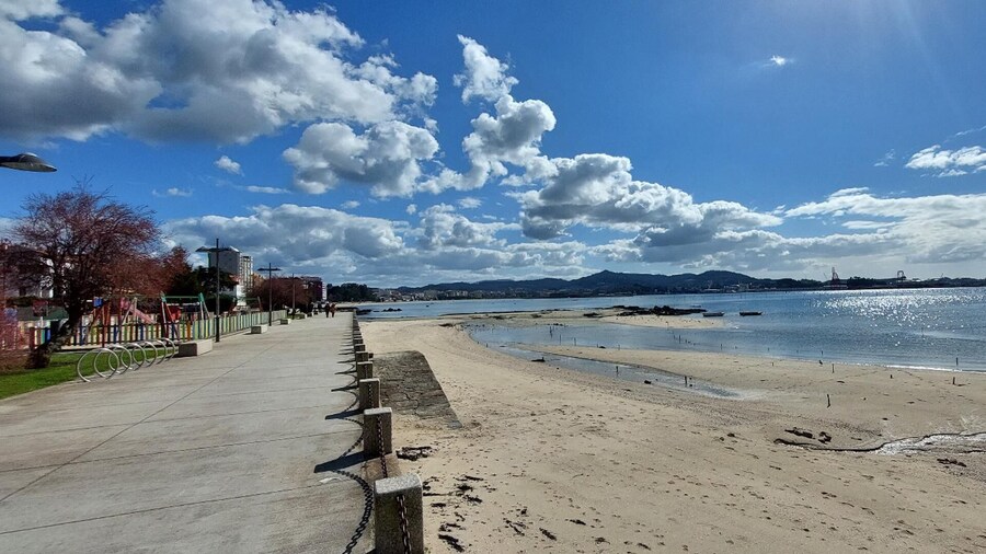 Piso con Piscina y Jardin Cerca de la Playa