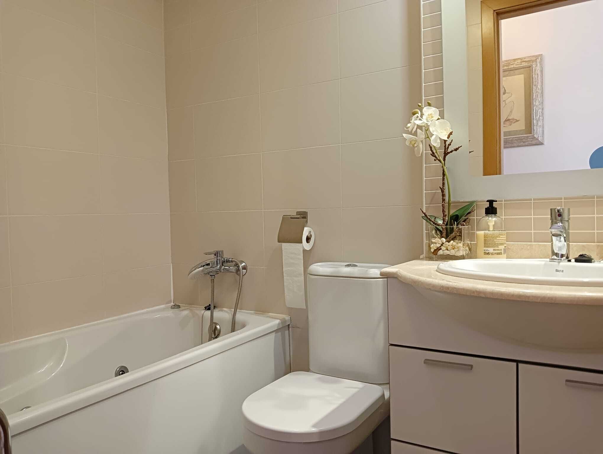 Apartment | Bilik Mandi | Pancuran mandi, tab mandi rendaman dalam, pengering rambut 