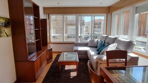 Apartment | Living area - Piso Para 6 Personas con Garaje Gratuito (Vilagarcia de Arousa)