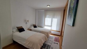 3 bedrooms, bed sheets - Piso en el Centro Para 6 Personas en Vilagarcia (Vilagarcia de Arousa)