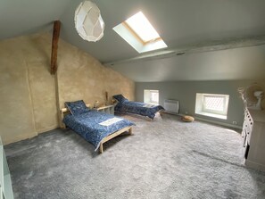 3 bedrooms, iron/ironing board, WiFi, bed sheets