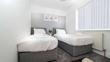 3 bedrooms, iron/ironing board, WiFi, bed sheets