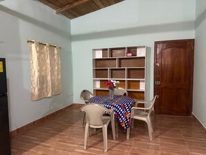 Dining - Walk to beach Tonsupa, Ecuador, WiFi, AC, FREE PARKING Vacation Apartment (Tonsupa, Atacames, Ecuador)