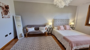 House | 6 bedrooms, iron/ironing board, free WiFi, bed sheets - Casa de Lujo con Pisicina y Jardin en el Rural (Meis)