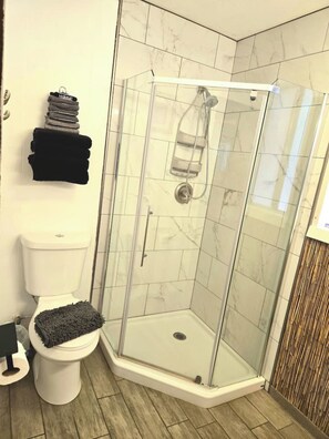 Bruser, håndklæder, Toiletpapir