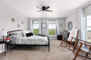 4 bedrooms, desk, iron/ironing board, travel crib