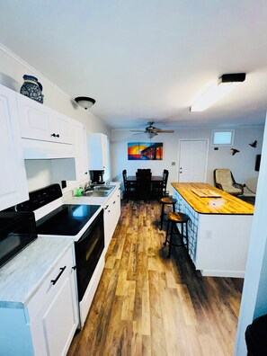 Private kitchen - Water view • cozy & quiet 2-BR cottage (Chincoteague)