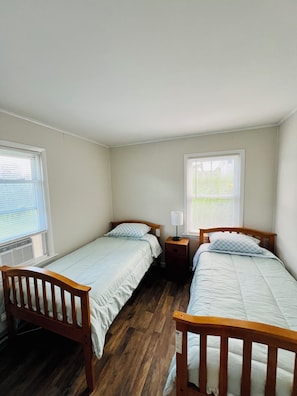2 chambres, fer et planche à repasser, Wi-Fi gratuit, draps fournis