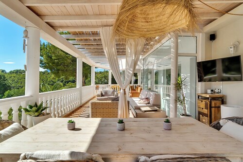 Luxury villa with a pool. Just 5 minutes from the beach, the golf course, and the village!