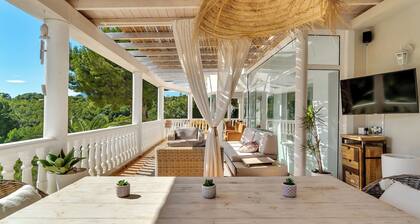 Luxury villa with a pool. Just 5 minutes from the beach, the golf course, and the village!