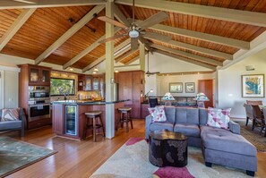 Smart TV, books, printers - Hale Manulele near Hanalei (Princeville)