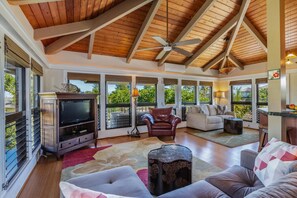 Smart-TV, Bücher, Drucker