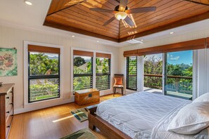 3 bedrooms, desk, iron/ironing board, travel cot - Hale Manulele near Hanalei (Princeville)