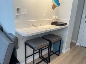 Interior - Charming cozy condo in marvelous Honolulu with WiFi (Honolulu)
