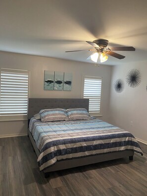 3 bedrooms, iron/ironing board, WiFi, bed sheets - Spectacular house with heater pool & hot tube in fantastic Cape Coral (Cape Coral)