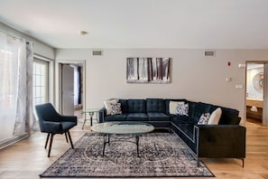 TV, fireplace - Lower Level @ Carriage Hills (Shanty Bay)