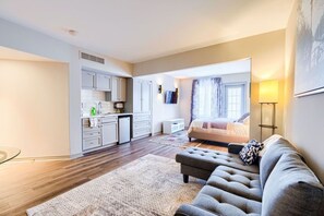 1 bedroom, iron/ironing board, WiFi, bed sheets - Perfect Studio available for you (Shanty Bay)