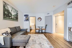 TV, fireplace - Perfect Studio available for you (Shanty Bay)