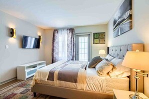 2 bedrooms, desk, WiFi, bed sheets