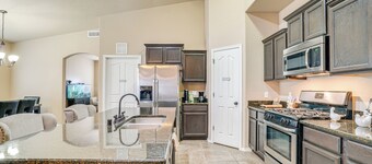 Santa Teresa Home w/ Patio & Grill!