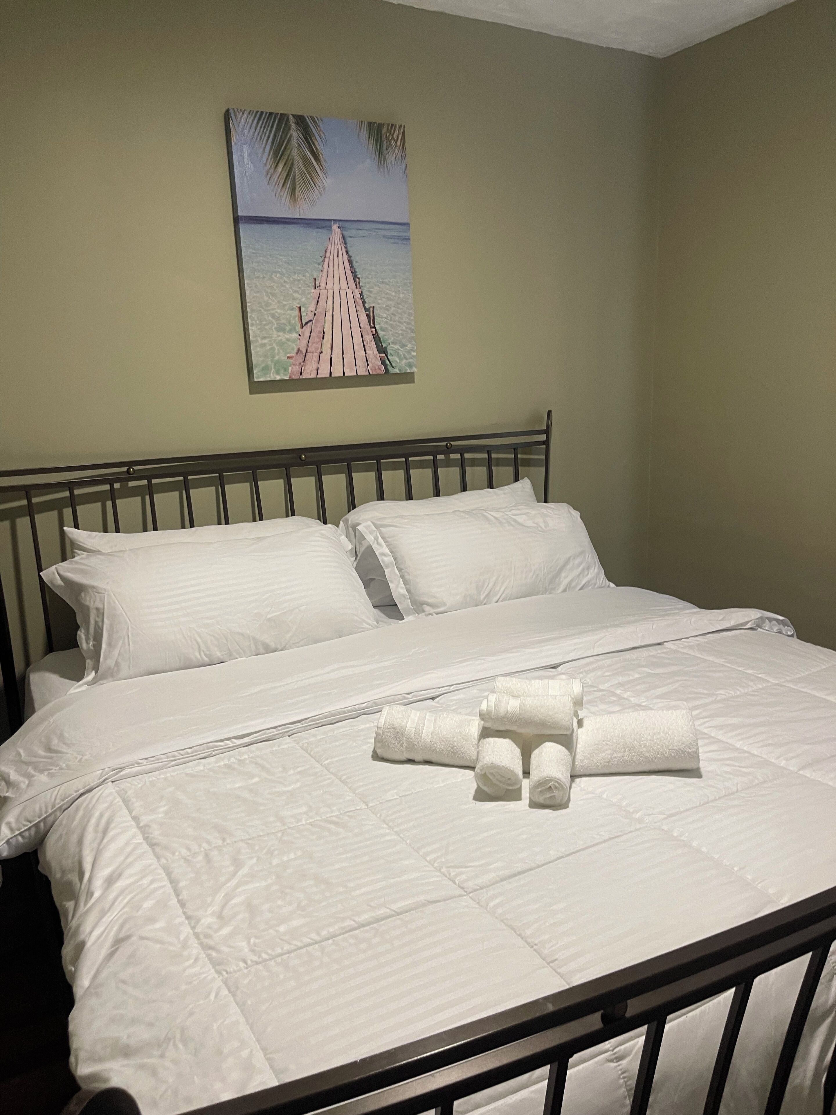 3 bedrooms, iron/ironing board, WiFi, bed sheets