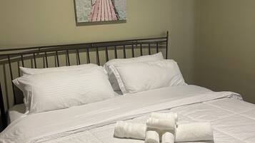 3 bedrooms, iron/ironing board, WiFi, bed sheets