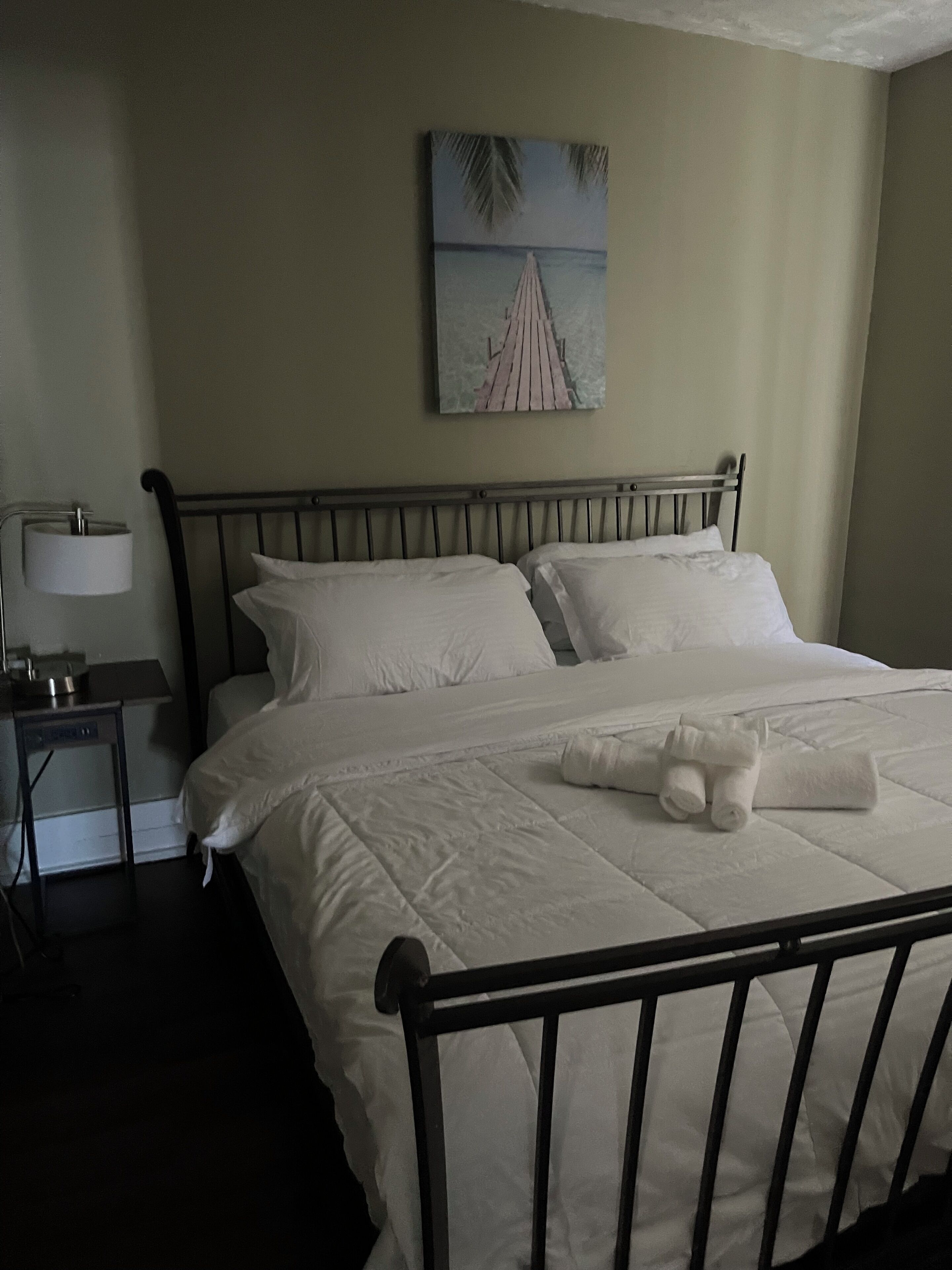 3 bedrooms, iron/ironing board, WiFi, bed sheets