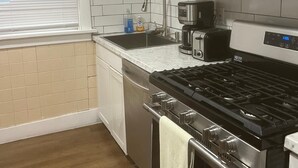 Microwave, oven, stovetop, dishwasher - The L's Luxury 1- Newly renovated Downstairs Apartment (Buffalo)