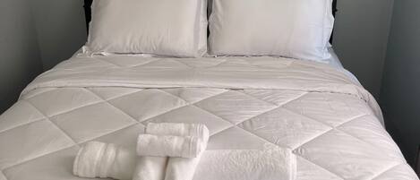 3 habitaciones, tabla de planchar con plancha, wifi y ropa de cama