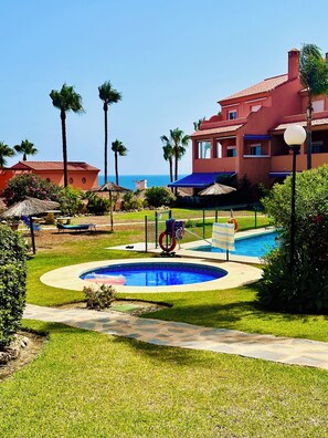 حمّام سباحة خارجي