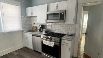 Mikrowelle, Ofen, Herdplatte, Geschirrspüler