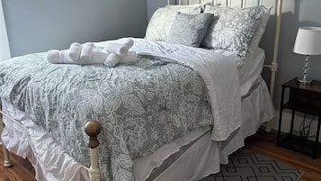 2 bedrooms, desk, iron/ironing board, free WiFi