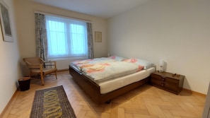 2 bedrooms, desk, travel crib, free WiFi - Renovated 4.5-room apartment 90m² - quiet location (Wil)