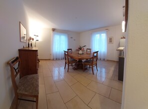 Dining - Renovated 4.5-room apartment 90m² - quiet location (Wil)