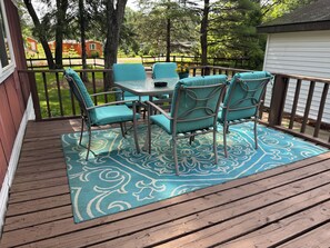 Outdoor dining - Castle Rock, Dells Area Cozy 2 Bed 6 Per, Getaway! Minutes From Water & ATV Fun! (Friendship)